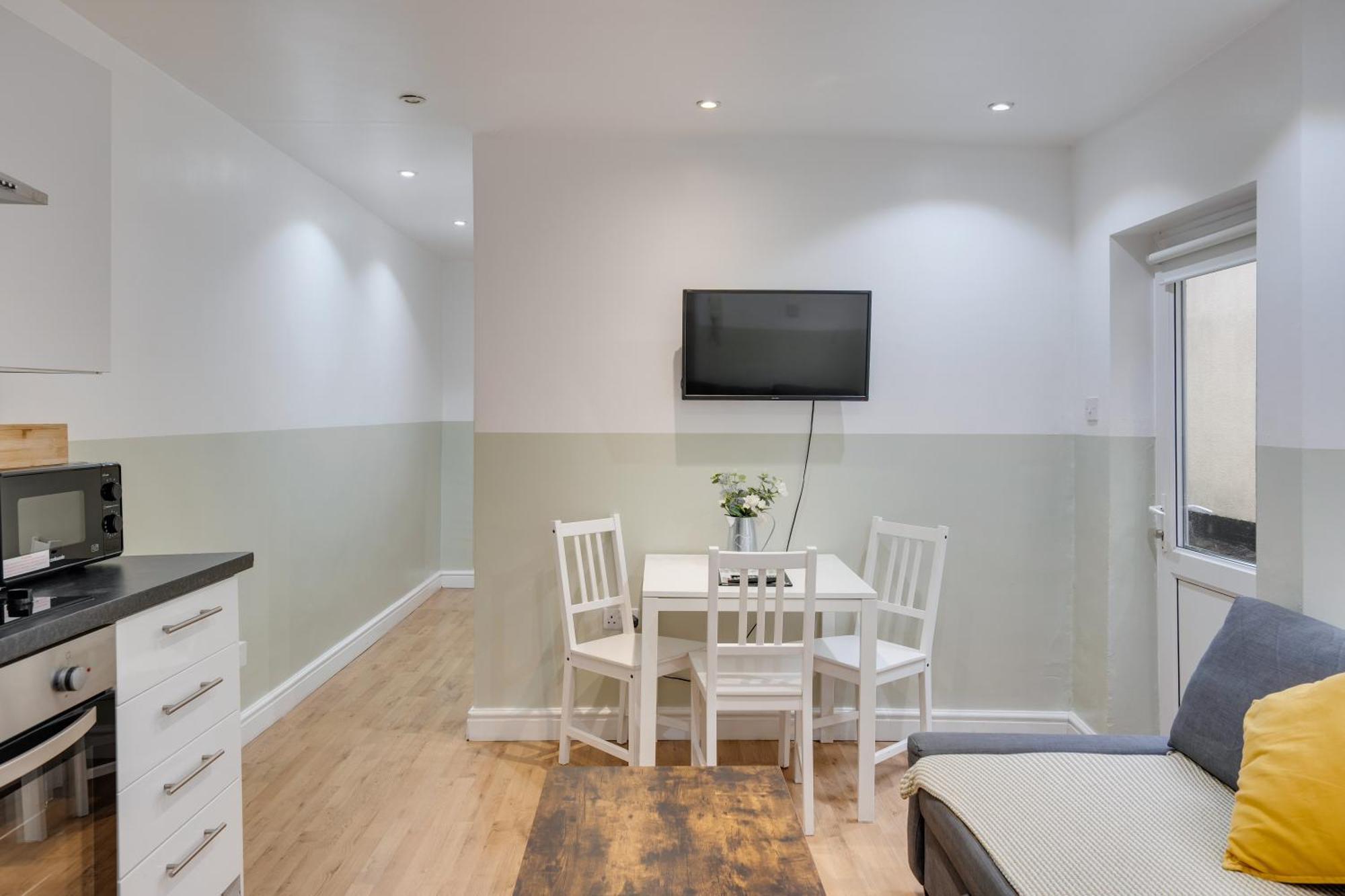 2 Bedroom Apartment For Up To 6 Nr Centre Cardiff Extérieur photo